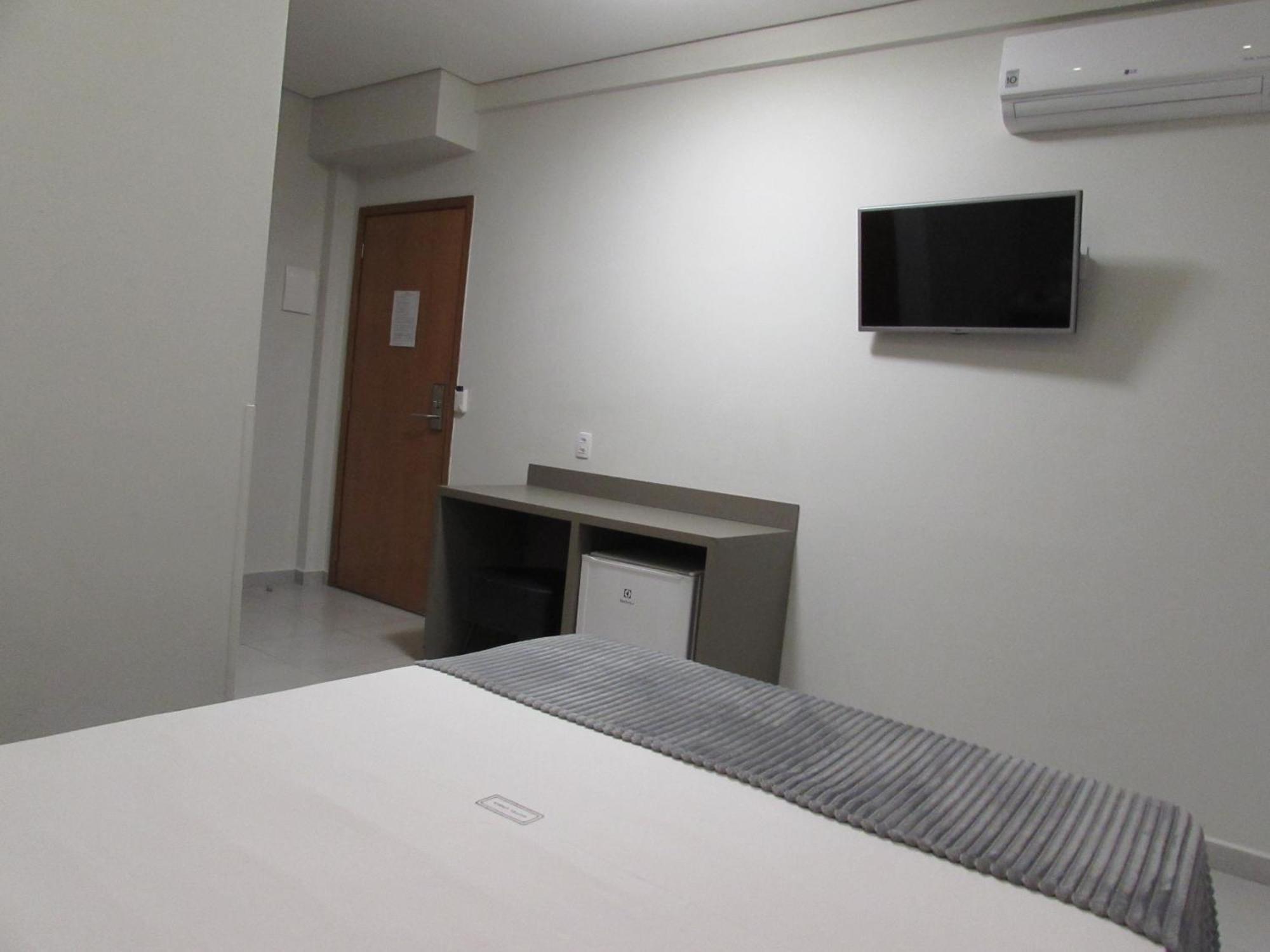 Hotel Urbis a 10 minutos Rua 25 de Março, Brás,Bom Retiro,a 2 minutos do Mirante Sampa Sky e pista de Skate Anhangabaú São Paulo Exterior foto